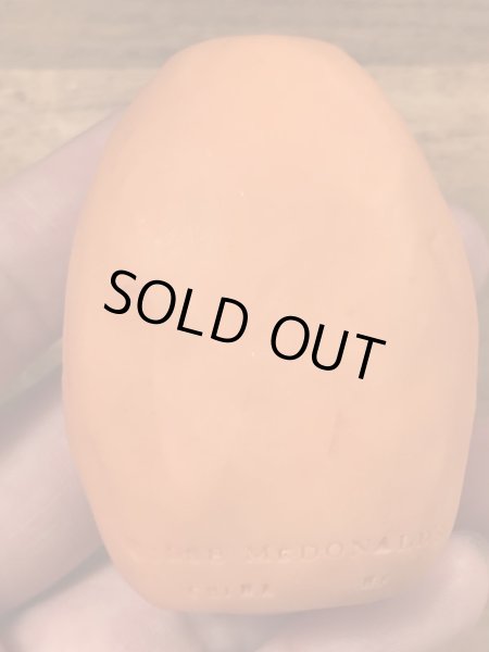 80年代のマクドナルドのマックナゲットバディーズのビンテージのハッピーミールトイ