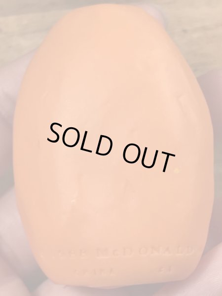 80年代のマクドナルドのマックナゲットバディーズのビンテージのハッピーミールトイ