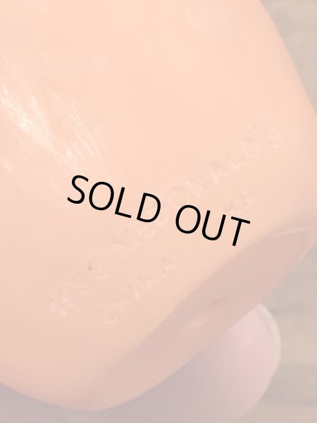 80年代のマクドナルドのマックナゲットバディーズのヴィンテージのハッピーミールトイ