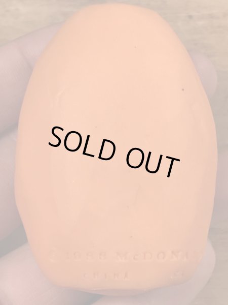 80年代のマクドナルドのマックナゲットバディーズのビンテージのハッピーミールトイ