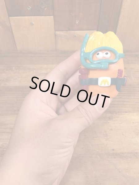 80年代のマクドナルドのマックナゲットバディーズのビンテージのハッピーミールトイ