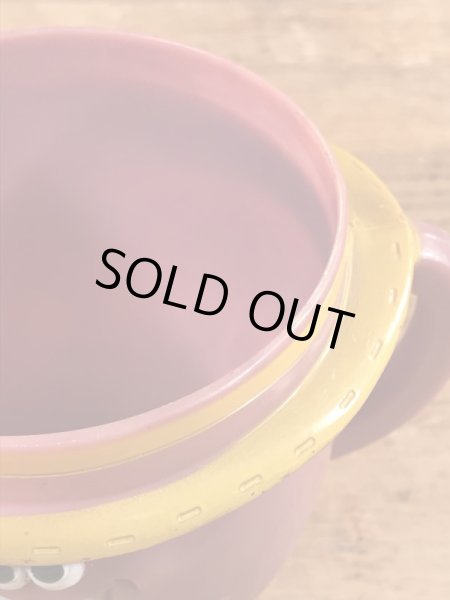 アドバタイジングキャラクターのファニーフェイスのビンテージのマグカップ