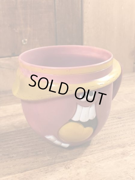 アドバタイジングキャラクターのファニーフェイスのビンテージのマグカップ