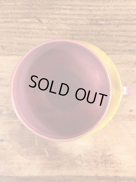 アドバタイジングキャラクターのファニーフェイスのビンテージのマグカップ