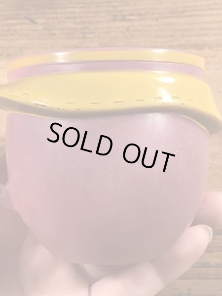 アドバタイジングキャラクターのファニーフェイスのビンテージのマグカップ