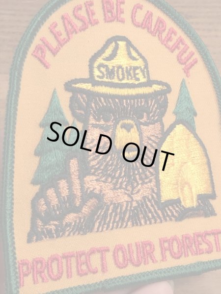 企業キャラクターのスモーキーベアのヴィンテージの雑貨