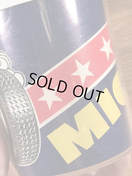 企業キャラクターのミシュランマンのビンテージのマグカップ