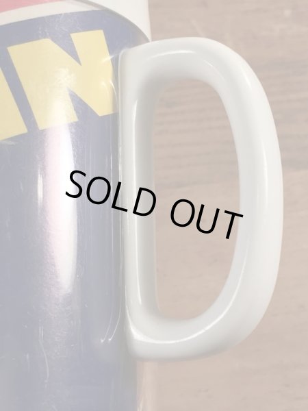 企業キャラクターのミシュランマンのビンテージのマグカップ