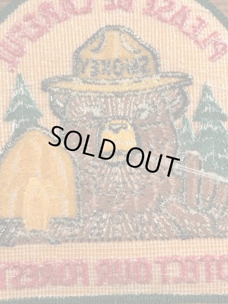 企業キャラクターのスモーキーベアのヴィンテージの雑貨