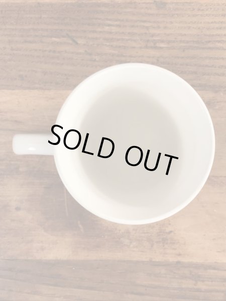 企業キャラクターのミシュランマンのビンテージのマグカップ