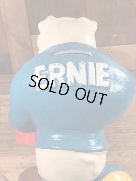 企業キャラクターのアーニーピッグのビンテージの貯金箱フィギュア