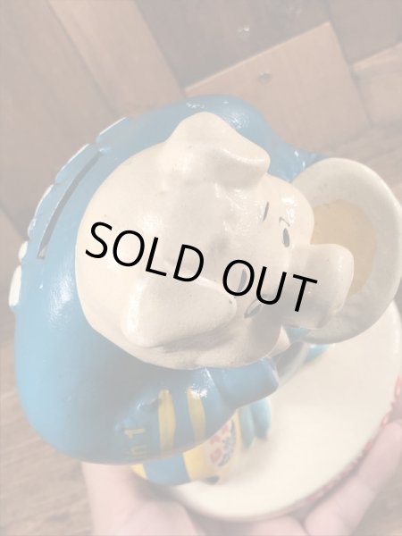 企業キャラクターのアーニーピッグのビンテージの貯金箱フィギュア