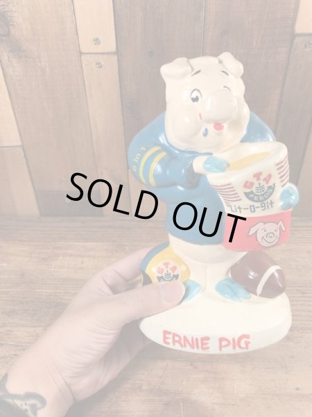 アドバタイジングキャラクターのErnie Pigのヴィンテージのコインバンクドール