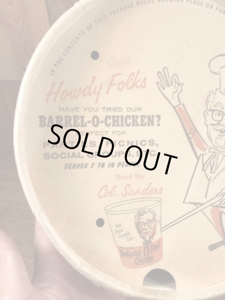 ケンタッキーフライドチキンのカーネルサンダースのビンテージのバケット