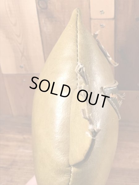 企業キャラクターのナウガモンスターのヴィンテージのトイ