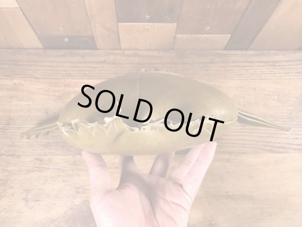 企業キャラクターのナウガモンスターのヴィンテージのトイ