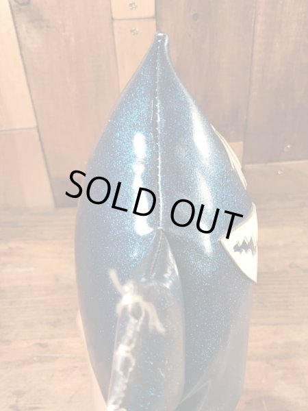 企業キャラクターのナウガモンスターのビンテージのぬいぐるみ