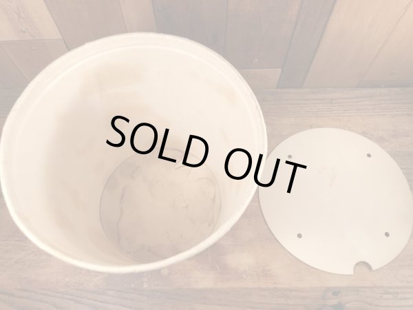 ケンタッキーフライドチキンのカーネルサンダースのビンテージのバケット