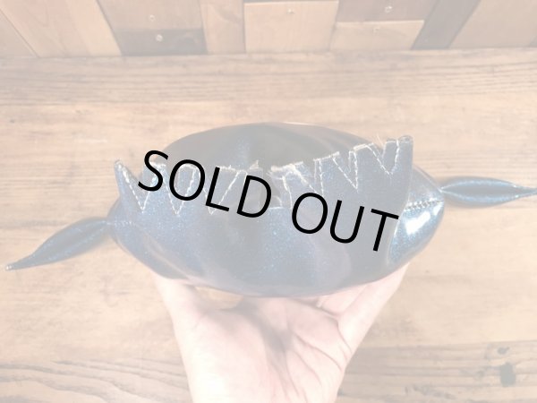 アドバタイジングキャラクターのナウガモンスターのヴィンテージのトイ