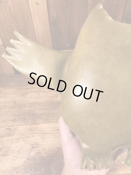 企業キャラクターのナウガモンスターのヴィンテージのトイ