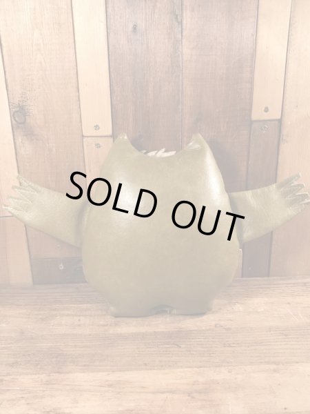 企業キャラクターのナウガモンスターのヴィンテージのトイ