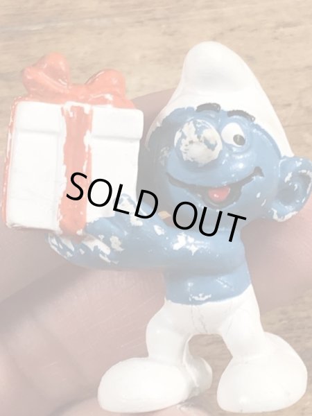 70年代頃のプレゼントを持ったスマーフのビンテージのPVCフィギュア