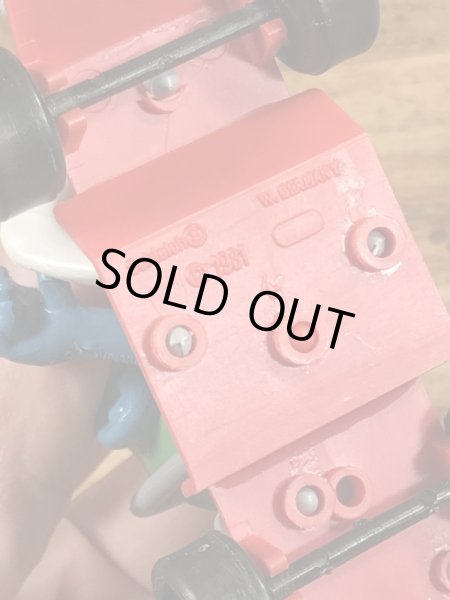 80年代頃のゴーカートに乗ったスーパースマーフのビンテージのPVCフィギュア