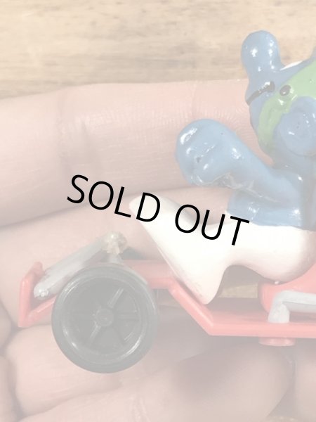 80年代頃のゴーカートに乗ったスーパースマーフのビンテージのPVCフィギュア