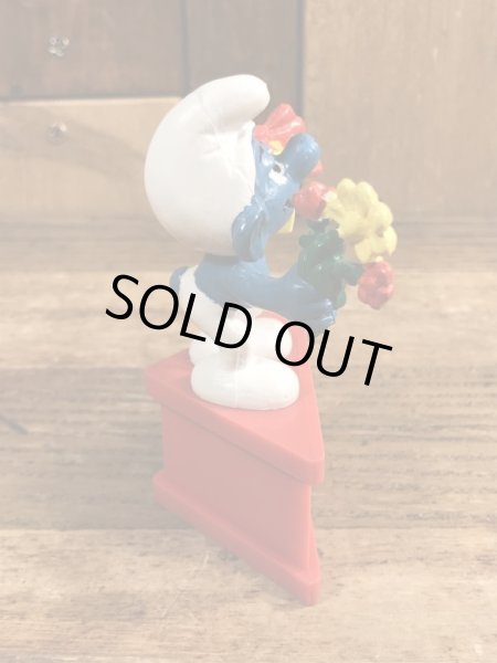 70年代頃のプレゼントを持ったスマーフのビンテージのPVCフィギュア