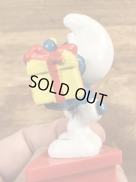 70年代頃のプレゼントを持ったスマーフのビンテージのPVCフィギュア