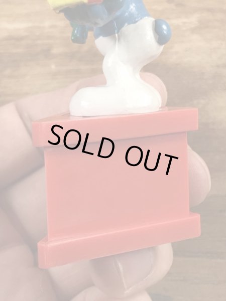 70’sのプレゼントを持ったスマーフのヴィンテージの台座付きPVC製フィギュア