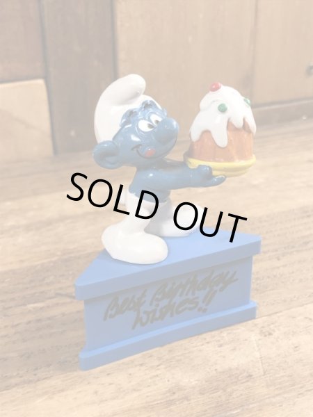 80年代頃のケーキを持ったスマーフのビンテージPVCフィギュア