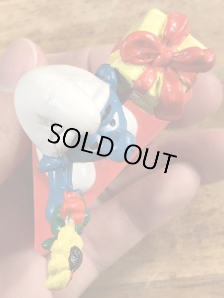 70年代頃のプレゼントを持ったスマーフのビンテージのPVCフィギュア