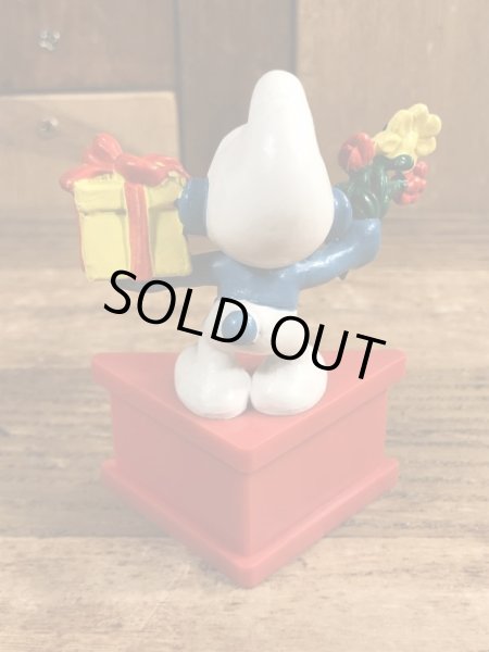 70’sのプレゼントを持ったスマーフのヴィンテージの台座付きPVC製フィギュア