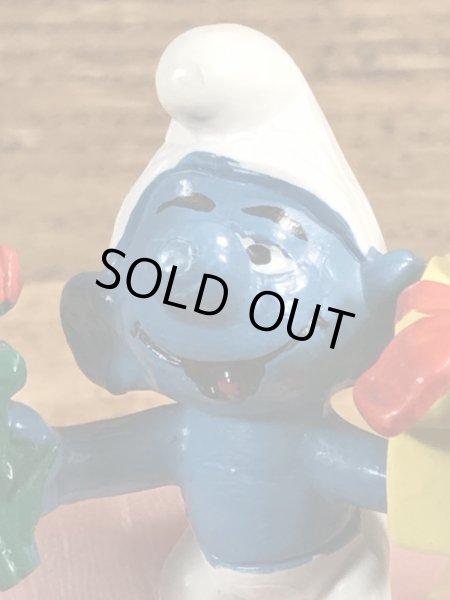 70年代頃のプレゼントを持ったスマーフのビンテージのPVCフィギュア