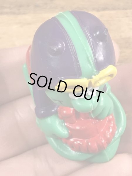 80年代頃のそりをしているビンテージのPVCフィギュア