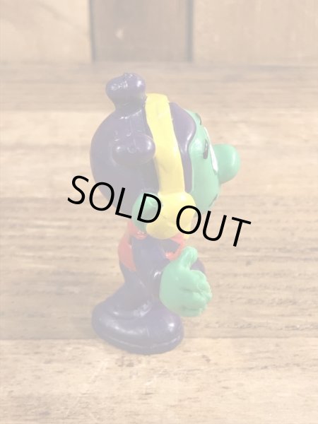 80年代頃のラジオを聴いているアストロスニックのビンテージのPVCフィギュア