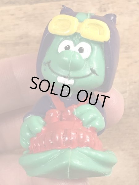 80年代頃のそりをしているビンテージのPVCフィギュア