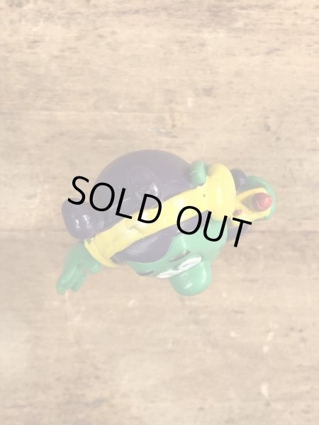 80年代頃のラジオを聴いているアストロスニックのビンテージのPVCフィギュア