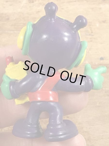 80年代頃のラジオを聴いているアストロスニックのビンテージのPVCフィギュア