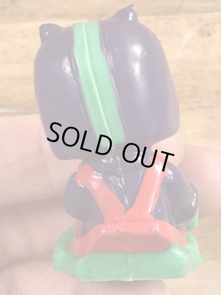 80年代頃のそりをしているビンテージのPVCフィギュア