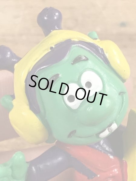 80年代頃のラジオを聴いているアストロスニックのビンテージのPVCフィギュア