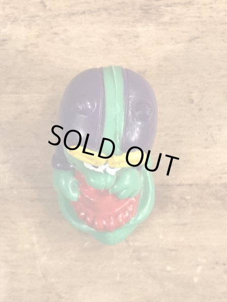 80年代頃のそりをしているビンテージのPVCフィギュア