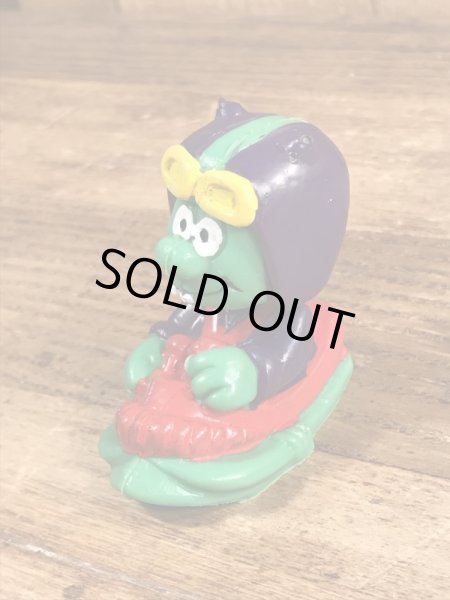 80年代頃のそりをしているビンテージのPVCフィギュア