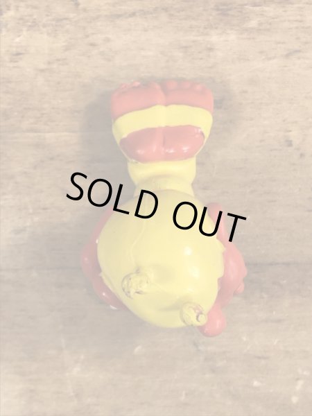 80年代頃の寝そべって本を読んでいるアストロスニックのビンテージのPVCフィギュア