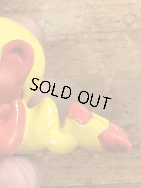 80年代頃の寝そべって本を読んでいるアストロスニックのビンテージのPVCフィギュア