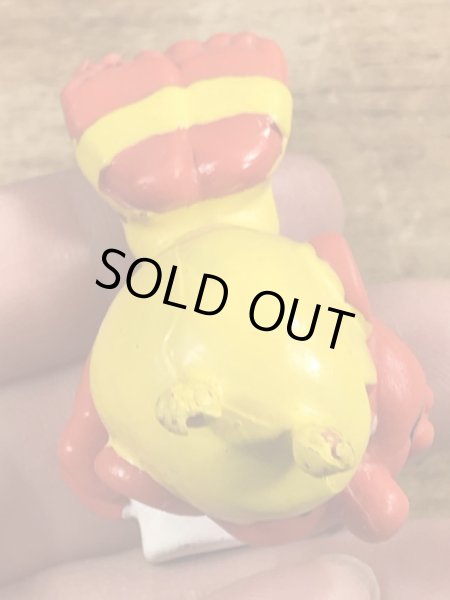 80年代頃の寝そべって本を読んでいるアストロスニックのビンテージのPVCフィギュア