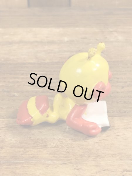 80年代頃の寝そべって本を読んでいるアストロスニックのビンテージのPVCフィギュア