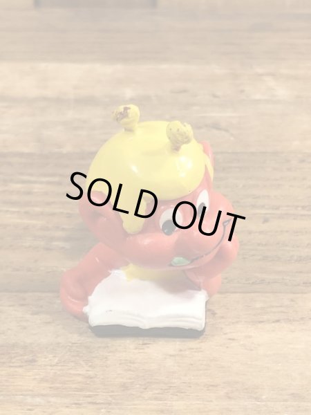 80’sの寝そべって本を読んでいるアストロスニックのヴィンテージのPVC製フィギュア