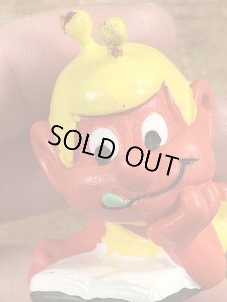 80年代頃の寝そべって本を読んでいるアストロスニックのビンテージのPVCフィギュア